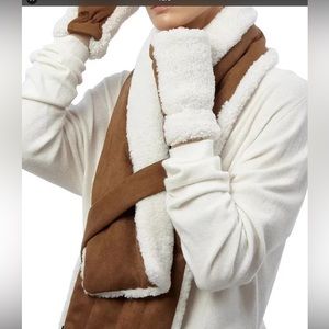 Apparis Began Suede Faux Sheep Wool Scarf & Gloves